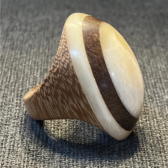 Vintage Large Oval Wood And Mother Of Pearl Statement Ring Sz 9 - Picture 6 of 8